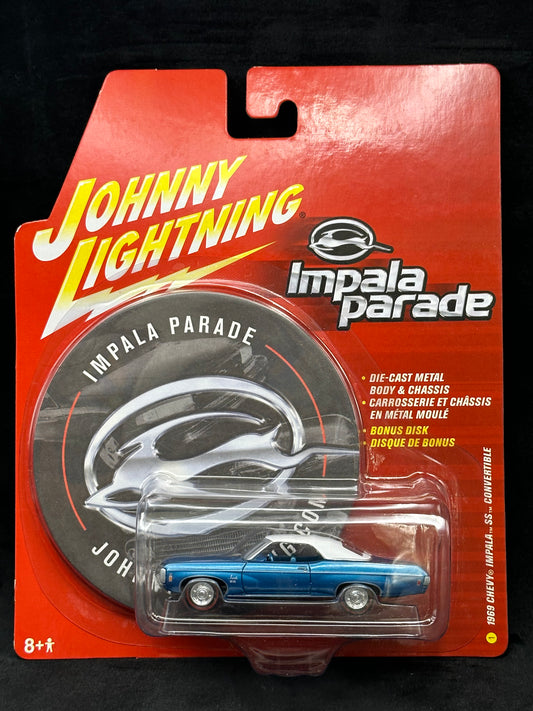 Johnny Lightning 1965 Chevy Impala SS Convertible
